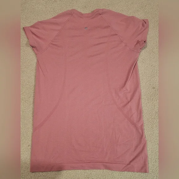 Lululemon Swiftly Tech Short Sleeve 2.0 shirt in a pink/mauve color Size 10 - Picture 5 of 8